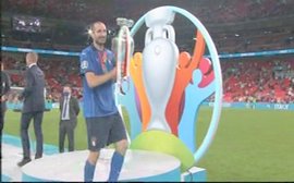 Chiellini capitaine emporte la Coupe d'Europe vers son quipe