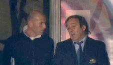 Zidane et Platini en pleine discussion