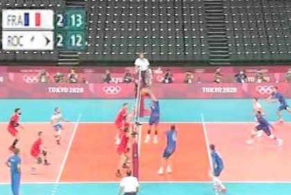 volley: geste génial de Brizard pour 2 balles de médaille d'or volley: geste génial de Brizard pour 2 balles de médaille d'or