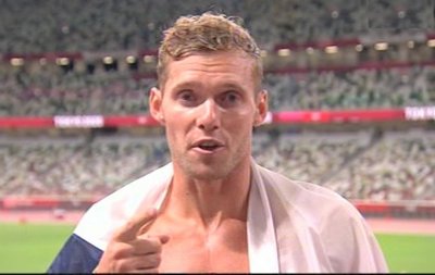 Kevin Mayer en argent après avoir frôlé la catastrophe Kevin Mayer en argent après avoir frôlé la catastrophe