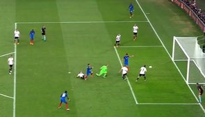 une attaque dcisive de la France 2-0